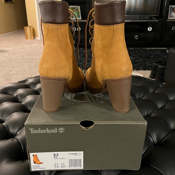 Size 9.5 Women Camdale 6 Inch Wheat Timberland Boots - Picture 3 of 4